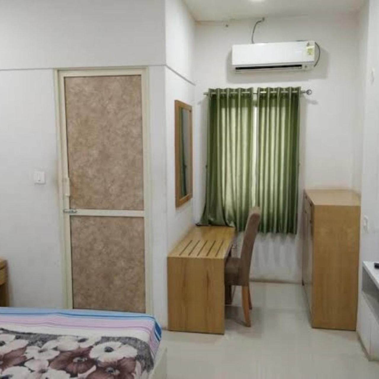 Divya Jyot Residency Bhuj Hotel Exterior photo