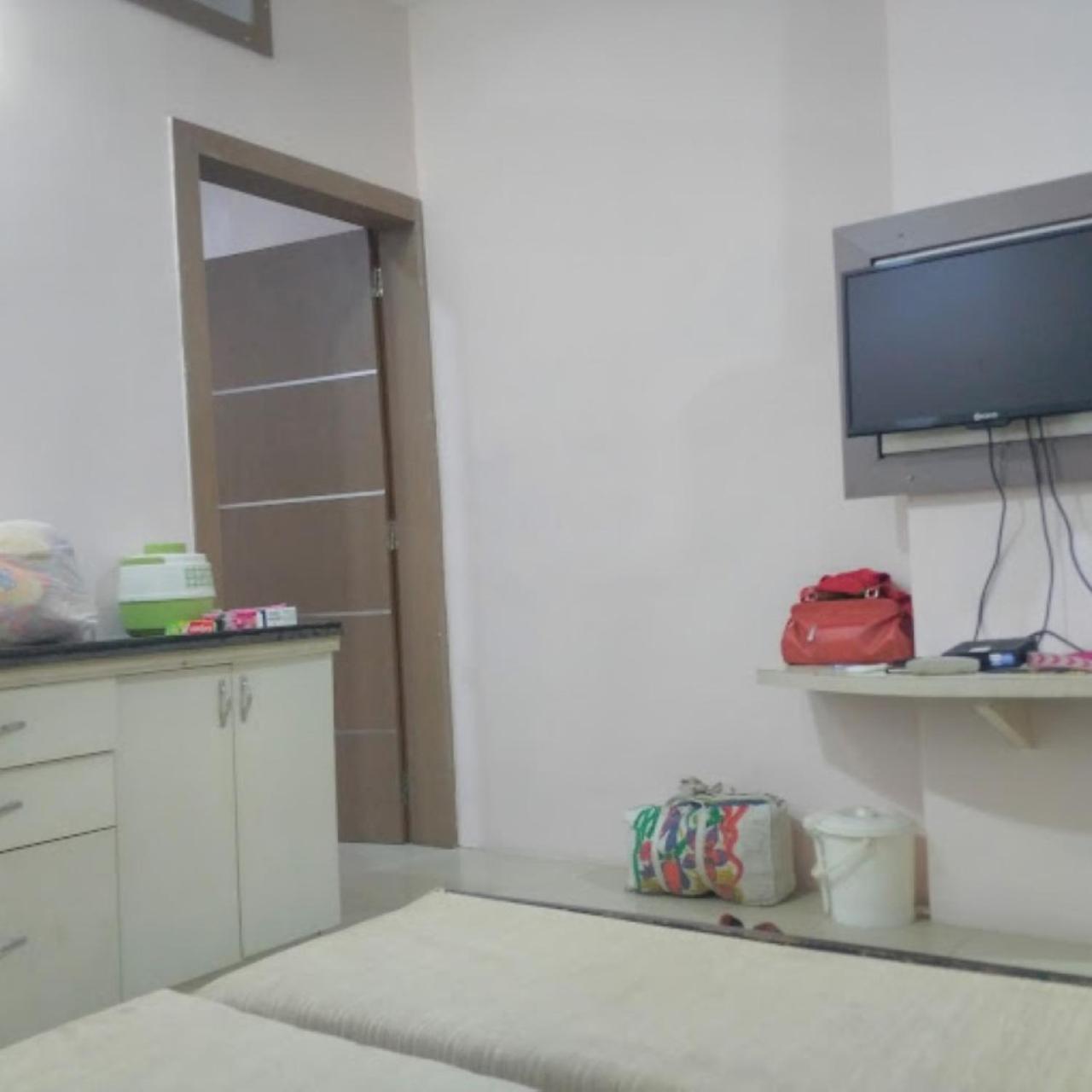 Divya Jyot Residency Bhuj Hotel Exterior photo