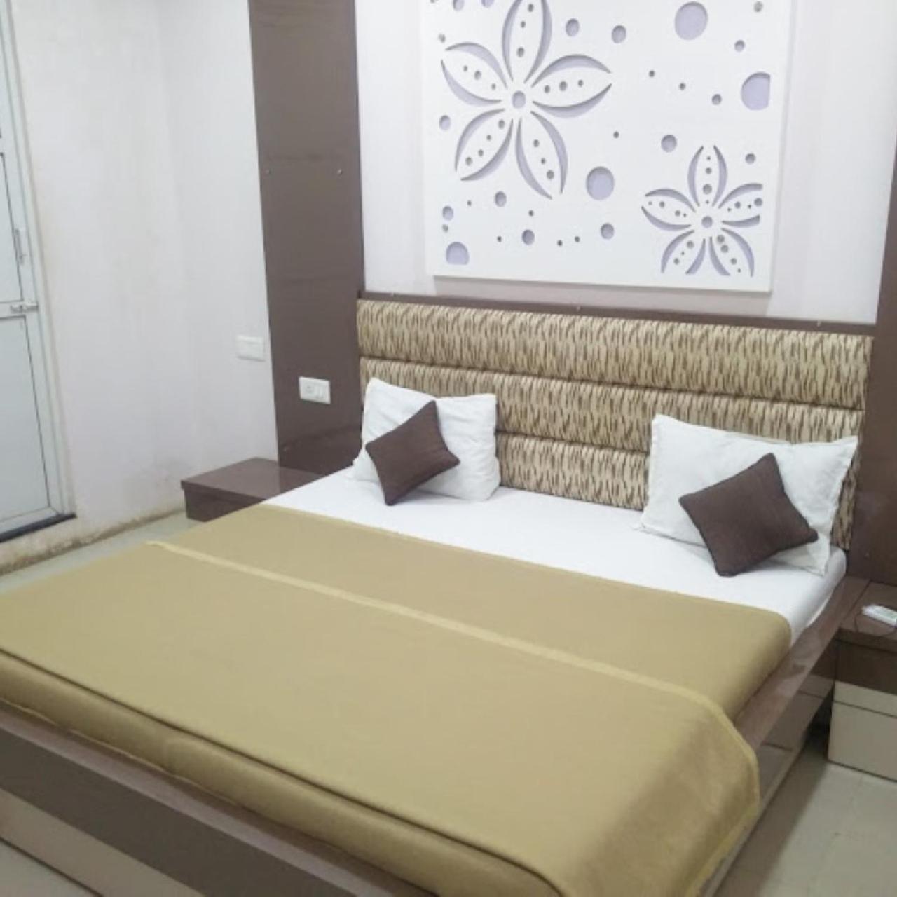 Divya Jyot Residency Bhuj Hotel Exterior photo